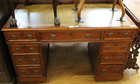 Victorian mahogany pedestal desk